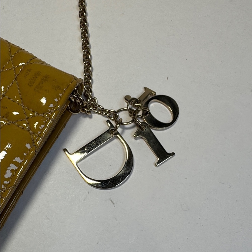 Lady Dior Quilted
Patent Leather Cannage‎ Crossbody purse - Picture 2 of 8